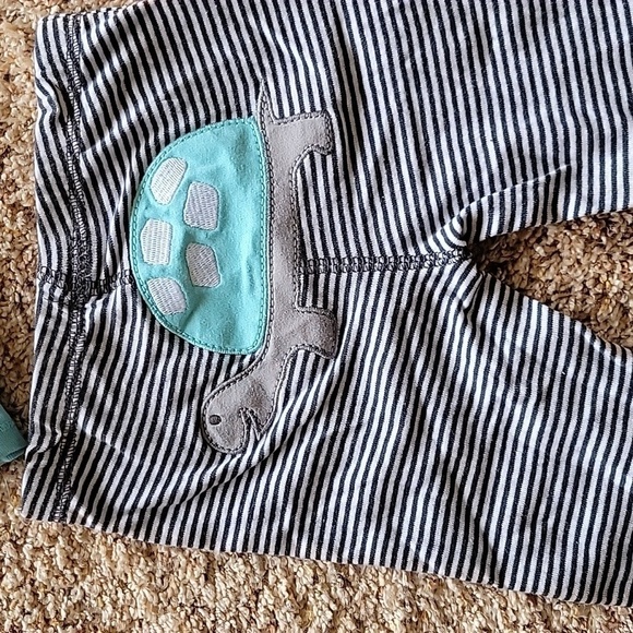 Carters 3-piece outfit, nwt, 9 months - Picture 5 of 5